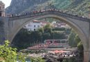 Počasni skok sa Starog mosta za Dodika i patrijarha Porfirija (VIDEO)
