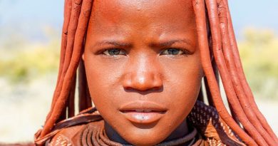 Prelepe žene najpoznatijeg afričkog plemena nikada ne kupaju kožu i kosu, a mirišu predivno !