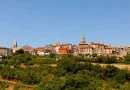 Ovaj gradić u Istri ima zvonik s kojeg se vide čak tri države: poznat je po vinima, maslinovom ulju !