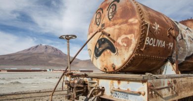 Jedno od najneobičnijih mesta na planeti: Gvozdeni džinovi koje polako jede so !