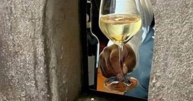 U ovom gradu se vino i danas sipa kroz prozor: Tradicija stara četiri veka postala turistički hit !