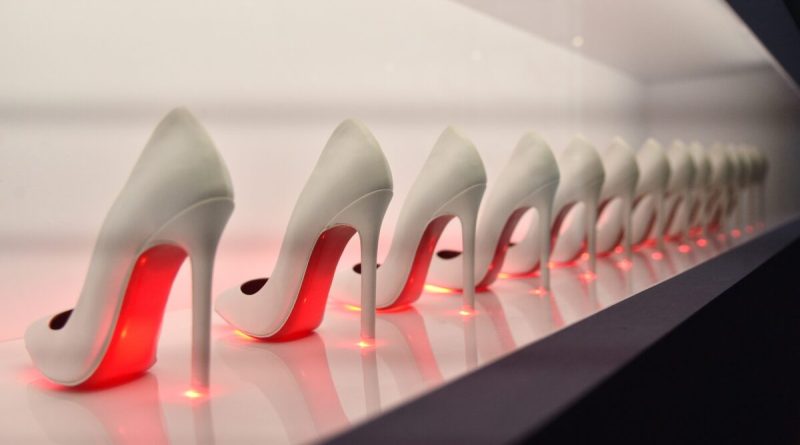 Kako je zbog jedne srećne okolnosti nastao crveni đon Louboutin cipela !