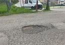 Rupa na rupi: Građani Banjaluke ogorčeni – “Do kuće više ne možemo ni kolima”