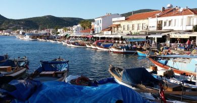 Lako je odabrati, jer je mnoštvo zanimljivih lokacija: Grad na obalama Egeja sa razlogom opčinjava turiste Lako je odabrati, jer je mnoštvo zanimljivih lokacija: Grad na obalama Egeja sa razlogom opčinjava turiste