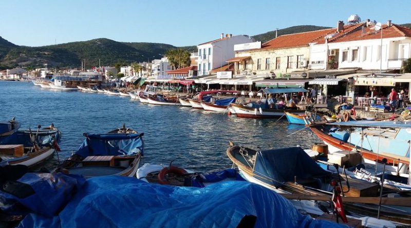 Lako je odabrati, jer je mnoštvo zanimljivih lokacija: Grad na obalama Egeja sa razlogom opčinjava turiste Lako je odabrati, jer je mnoštvo zanimljivih lokacija: Grad na obalama Egeja sa razlogom opčinjava turiste