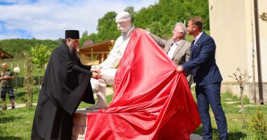 Kočićev junak čuva kapije Gomionice: Postavljen spomenik Simeunu Đaku !