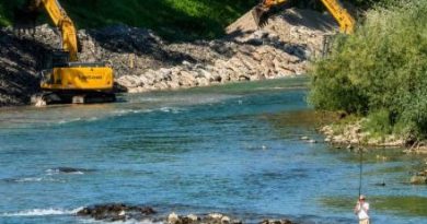 Tri bagera protiv jednog ribara: Pogledajte dvije strane Vrbasa !