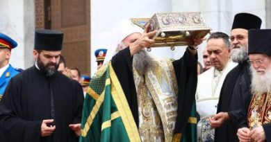 Rekordan odziv vjernika: Više od milion ljudi poklonilo se Pojasu Presvete Bogorodice !