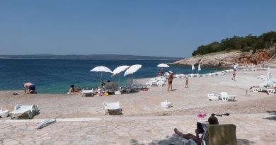 Neobično pravilo na Jadranu traje više od 120 godina: Zid razdvaja muškarce i žene!