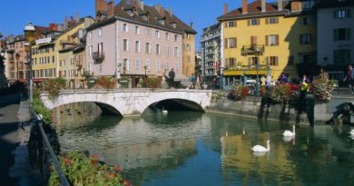 Venecija Alpa kraj kristalnog jezera: Grad kanala, srednjovekovne arhitekture i planinskih pejzaža !