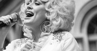 Djetinjstvo provedeno u teškom siromaštvu pretvorilo je Dolly Parton u poduzetnu milijunašicu !