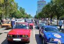Vremenska mašina u centru Banjaluke: Stari četvorotočkaši privukli stotine sugrađana, mališani oduševljeni