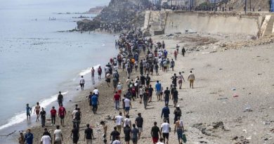 Opsadno stanje u Seuti: Policija i vojska pokrenule uklanjanje migranata sa plaža!