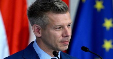 Mađar najavio ukidanje Orbanove zabrane usvajanja djece za istopolne parove !
