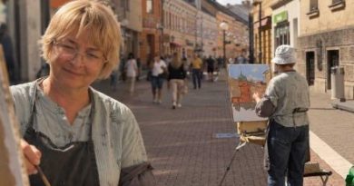 Ruskinja satima stoji u Gospodskoj: Pogledajte šta Elena radi u centru Banjaluke !