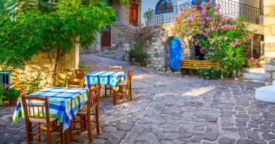 Možete zaboraviti na Santorini i Mikonos: Ovo grčko ostrvo izgleda potpuno drugačije od svega što očekujete