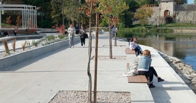 Jesenji predah pored Vrbasa: Banjalučani iskoristili lijepo vrijeme za uživanje na rivi !