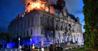 Situacija u Francuskoj izmiče kontroli! Zapaljena gradska vijećnica i policijska vozila !