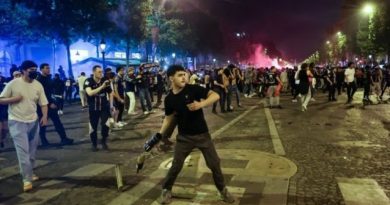 Pariz kao ratna zona: Nove demonstracije srednjoškolaca i studenata !