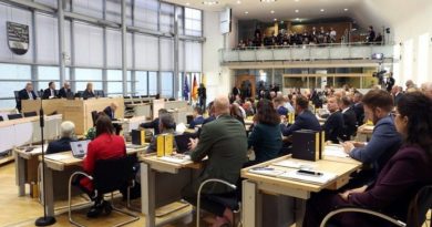 Njemačka pokrajina usvojila rezoluciju: Traži ukidanje sankcija Rusiji i obustavu vojne pomoći Ukrajini Njemačka pokrajina usvojila rezoluciju: Traži ukidanje sankcija Rusiji i obustavu vojne pomoći Ukrajini